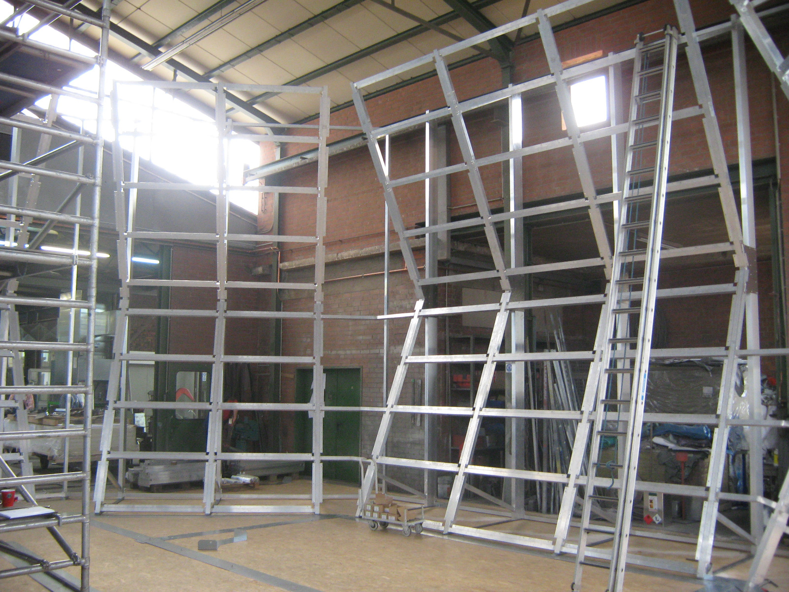 Kranmontage auf der Baustelle