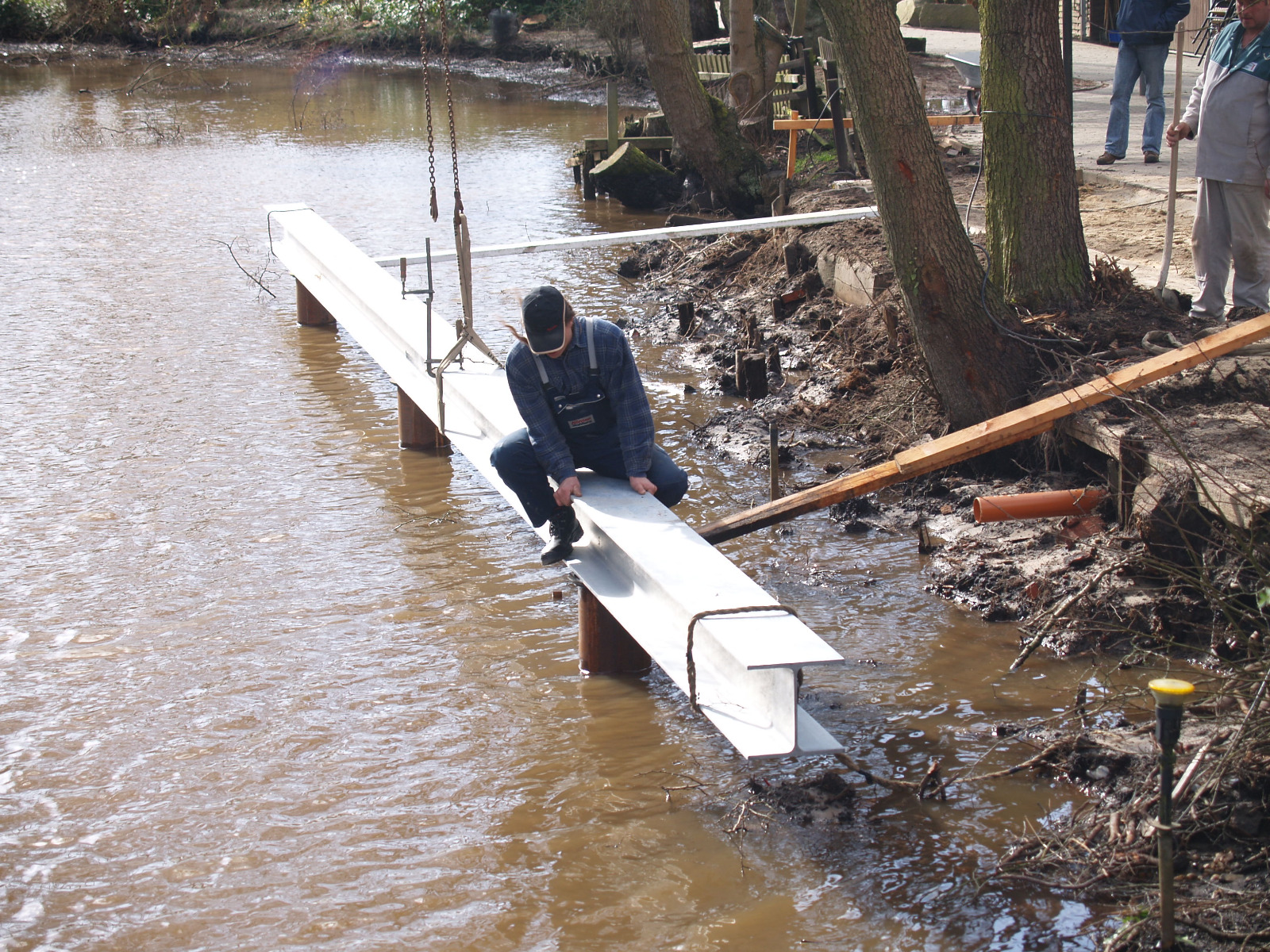 Industrietor / Stahlüberdachung aus Wellblech