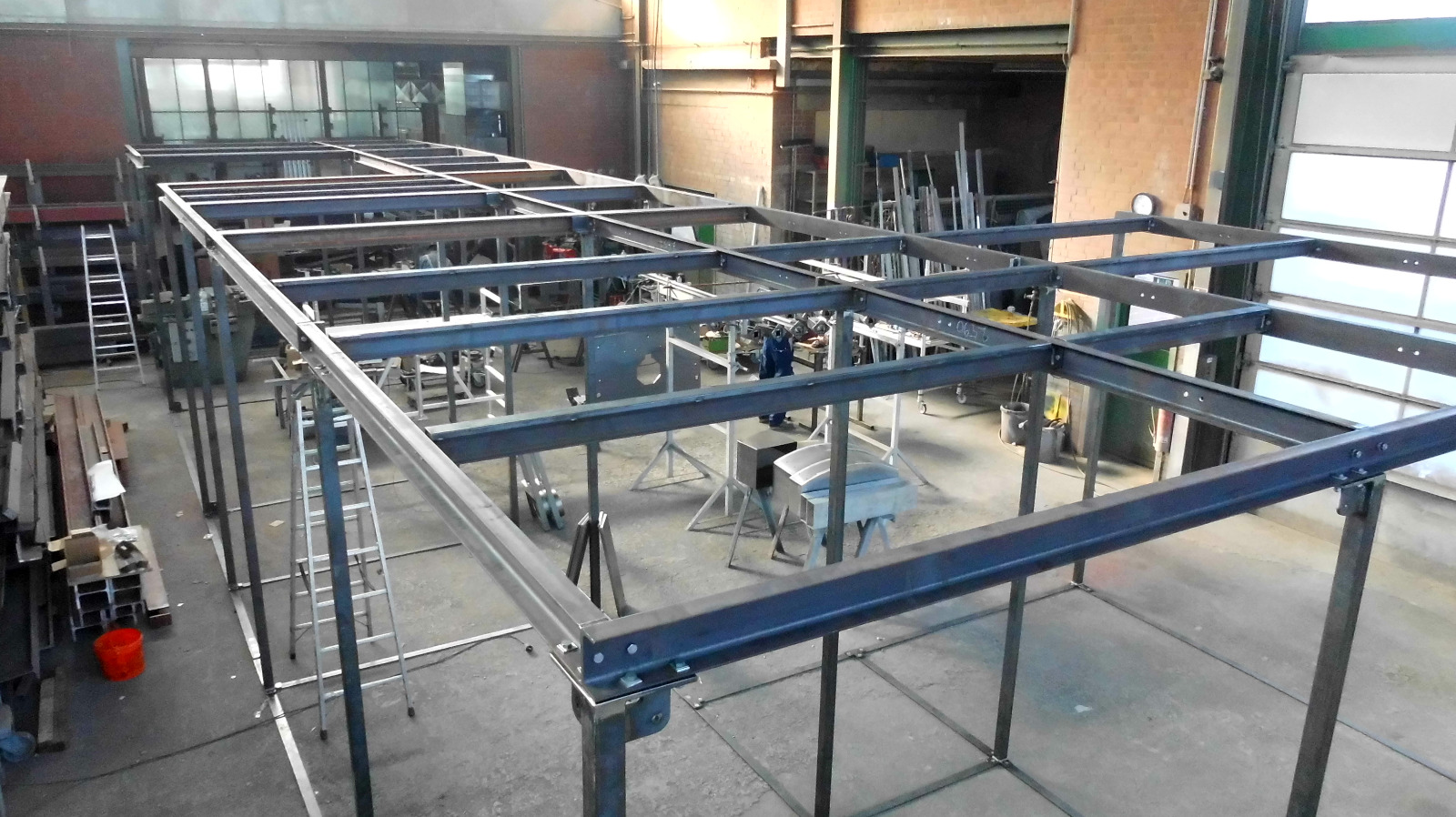 Körner-LKW bei der Trägermontage